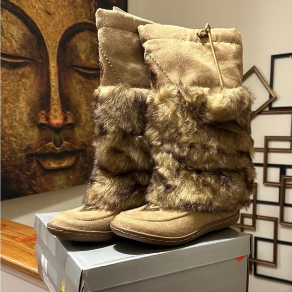 Faux Fur Boots - Picture 1 of 3